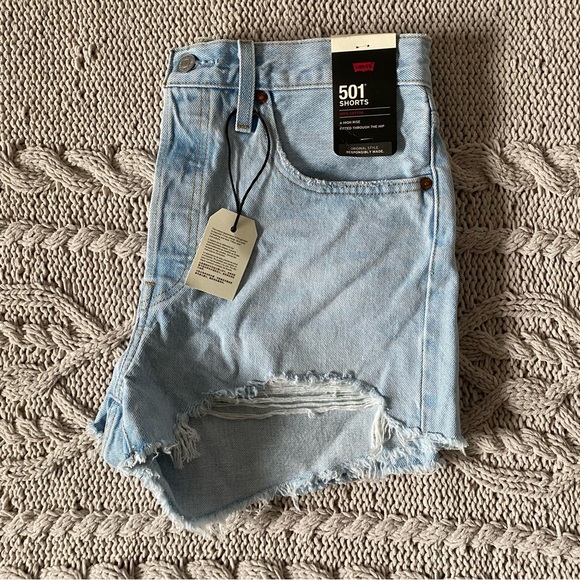 Levi’s 501 Shorts - High Rise Fitted Through The Hip - Light Wash Denim - Picture 2 of 5